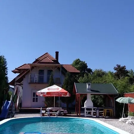 בית נופש Ferienhaus Mit Pool Und Direkter Zugang Zum See *
