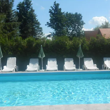 Ferienhaus Mit Pool Und Direkter Zugang Zum See בית נופש