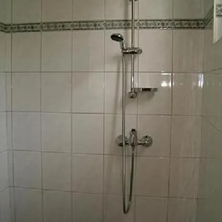 Ferienhaus Mit Pool Und Direkter Zugang Zum See בית נופש